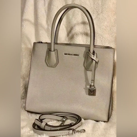 Michael Kors Mercer Bag - Picture 6 of 8